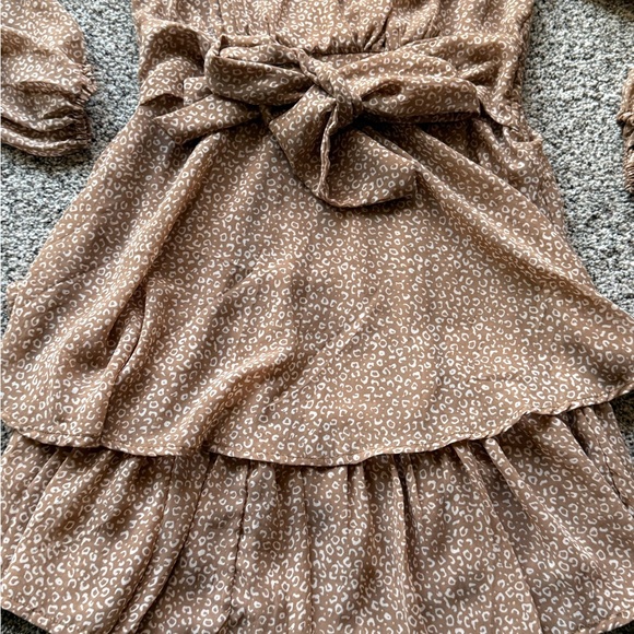 Japna Dress Animal print Small, there is a tie for the front flowy, underlay - Picture 3 of 10